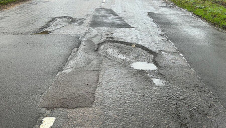 Преброиха 1283 дупки на 6-километров път в Странджа