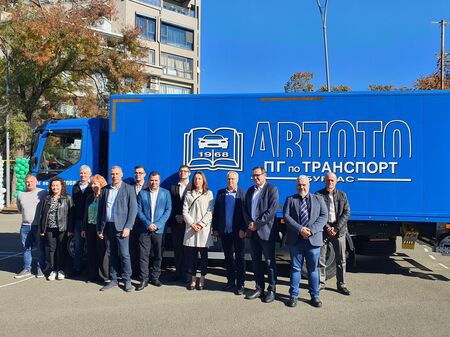 След 25 години прекъсване: В ПГ по транспорт – Бургас отново се обучават водачи категория C