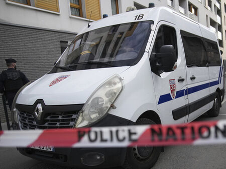 Извънредно! Кола се вряза в пешеходци във Франция, атентаторът крещял Аллах Акбар по време на ареста (ВИДЕО)