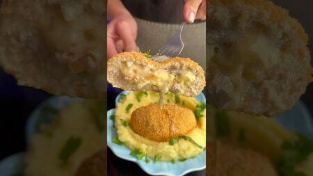 Всеки пък, когато имам гости, правя тези ефектни пилешки бомби (ВИДЕО)