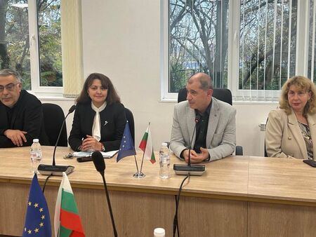 Бургаският държавен университет изпраща студентите си директно на практика в бизнеса