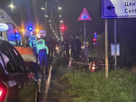 По първоначална информация в автомобила са пътували общо 7 човека