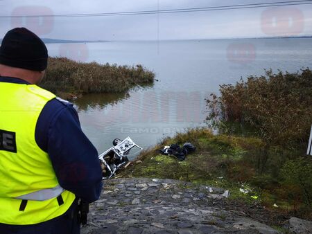 "Шкодата"-ковчег катастрофира в опит да избегне шипове на полицията