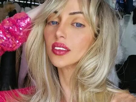 Нечовешката барби намерена мъртва в дома си