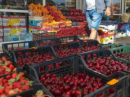 В сезона на зимнините - пазарите пустеят, клиенти няма