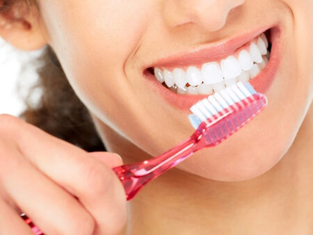 Как да мием правилно зъбите и къде бъркаме