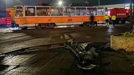 Катастрофа между два трамвая и бус в София