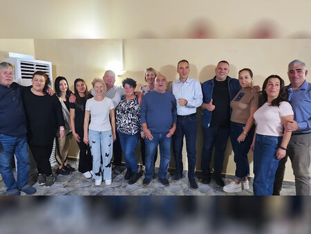 Познавате ли тези хора? Те са екипът от кметове в община Бургас, който сега подготвя региона за зимата