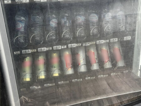 Сигнали заляха пощата на Флагман.бг: Защо децата ни могат да си купят алкохол от вендинг машини в Бургас?