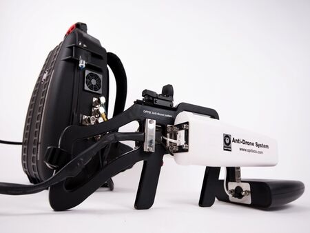 Според публични източници към момента Българската армия разполага с мобилна анти дрон система, която е по-скоро любителска, отколкото професионална. Тя може да засече вражески дрон, но не е в състояние да поеме управлението му