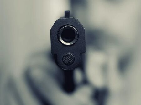 Мъж нахлу с пистолет в турска телевизия, оказа се играчка