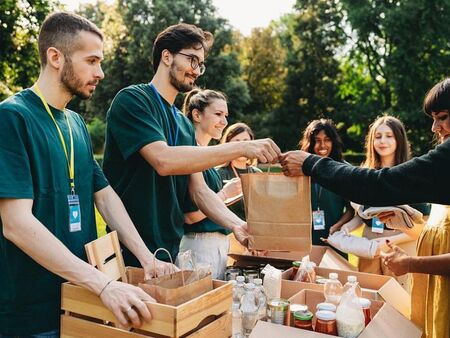 Обсъжда се доброволците да получат платен отпуск