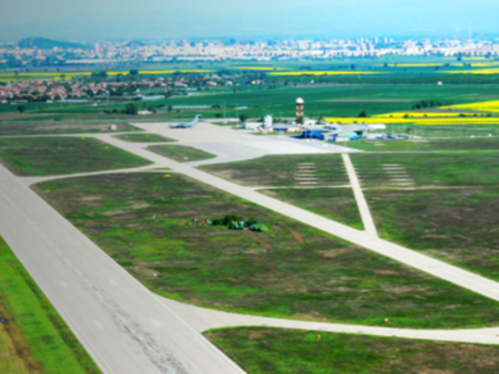 Сигнал за бомба евакуира летище "Пловдив"