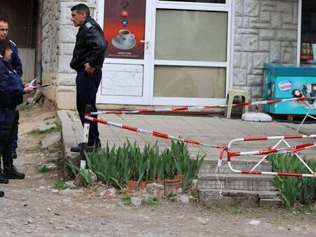 Арестуваха 52-годишна във Варна, обрала с газов пистолет оборота на супермаркет