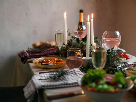 Какво да поднесем на коледно парти: най-подходящите напитки за празничния сезон