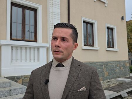 Марин Киров обеща: Спортна зала в Царево, модерно пристанище, нова сграда на училището, но и грижа към всички жители