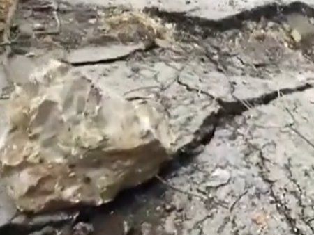 Скална "бомба" полетя към исторически път в България, съдбата предотврати огромна трагедия