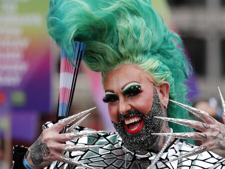 Казахстан забранява ЛГБТ „пропагандата“ онлайн и в медиите