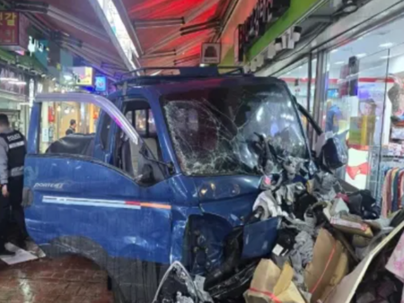 Kамион се вряза в множество хора на пазар