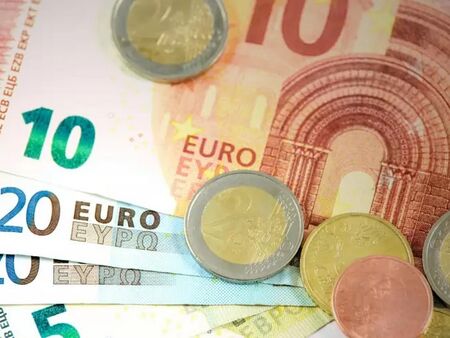 Мъж успя да прокара 6 пъти фалшиви евро в казина и бензиностанции