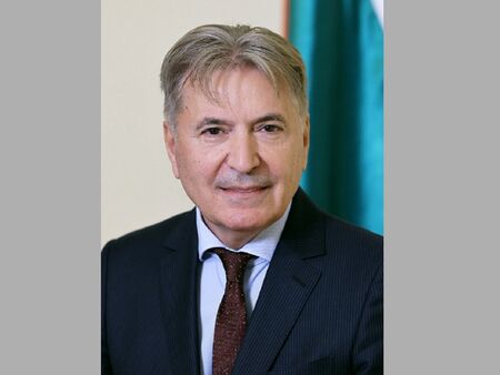 Петко Николов ли става особен управител на рафинерията?