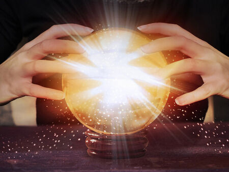 Задържаха мнима ясновидка, измамила клиенти за близо 50 млн. долара