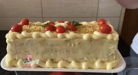 Забравете за руската салата, тази студена солена торта е кралицата на всяка празнична трапеза