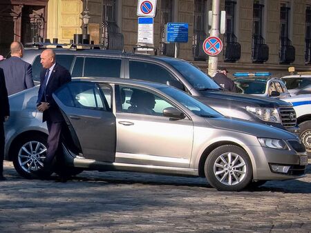 Депутатите забраниха на Радев да се вози в личен автомобил, взеха му Шкодата