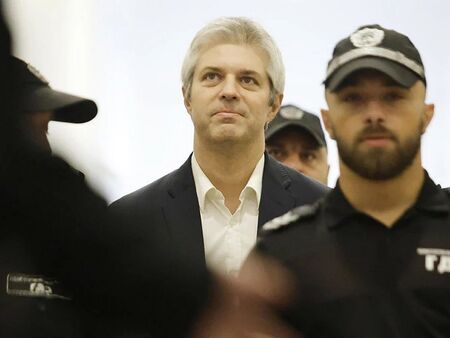 Кметът на Варна и още четирима са дадени на съд за 12 престъпления