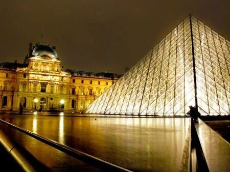 Жената, задържана за обира в Лувъра, пусната под съдебен надзор