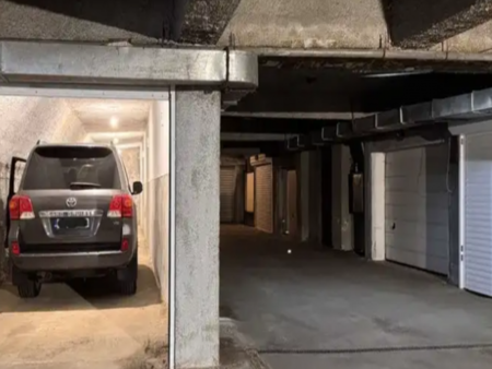 Продават гараж в София за 300 бона