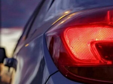 Задължителни стават задните светлини на колите и през деня