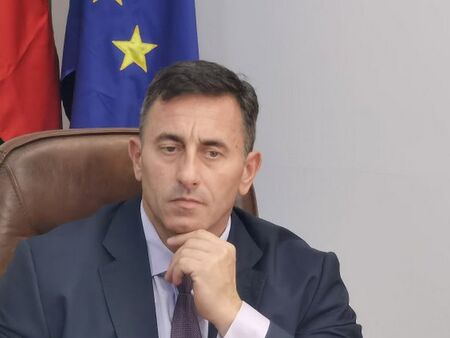 Предлагат Румен Спецов за особен управител на "Лукойл"