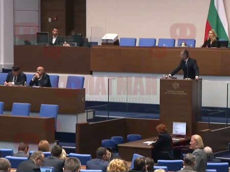 Тласка ли ни Бюджет 2026 към фалит по румънския и гръцкия сценарий? Депутат заговори за война