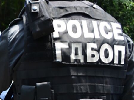 Двама митничари са задържани при операция на ГДБОП