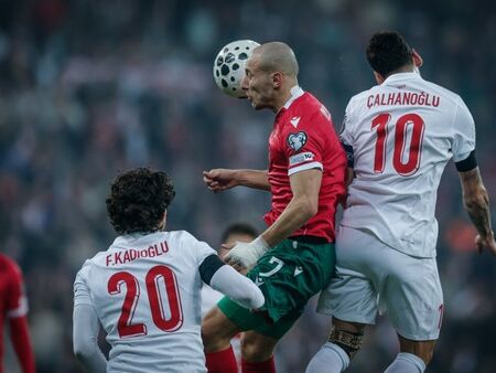 Турция победи България след спорна дузпа и автогол