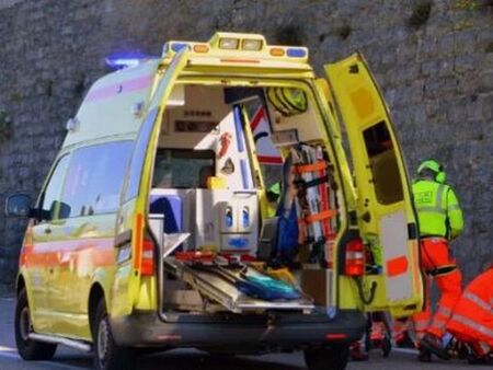 По време на автомобилно състезание в Австралия кола се вряза в тълпата