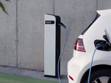 Oтпускат средства за зарядни станции за електромобили в България 