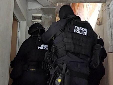 Спецакция във Варна: Посред нощ МВР влезе във...