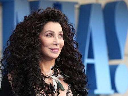 Шер глези 40 години по-младото си гадже