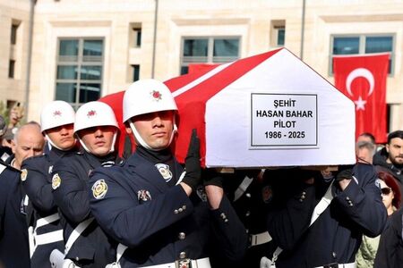 Погребаха като герой загиналия в Хърватия турски пилот с българско гражданство