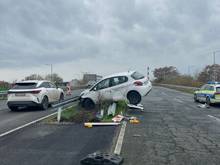 24-годишна с Пежо „кацна“ зрелищно на мантинелата на пътя кв. Сарафово-Бургас