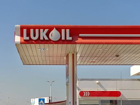 Нов играч излиза на сцената за "Лукойл"