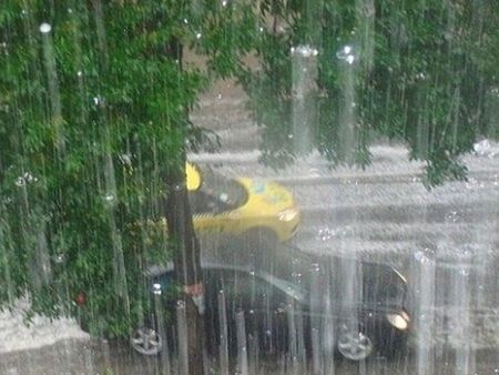 Облачно с валежи в страната