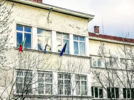 Масов бой в училище сложи в малкия си джоб "Кечмания", сред замесените няма нито едно момче или мъж