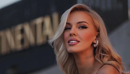 Натали Трифонова показа бебе Арън за първи път