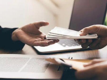 В куп държавни структури заплатите скачат с много над 5%