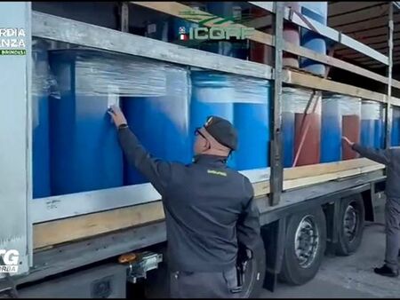 Задържаха 42 тона български доматен сос в Бриндизи с "италиански" етикет