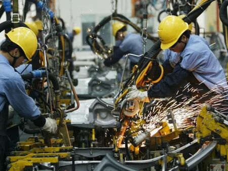 Българският бизнес влиза в 2026 г. със сдържан оптимизъм въпреки нарастващите разходи и липсата на кадри