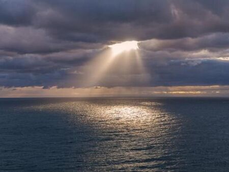 Облачно, но необичайно топло ще е днес за времето